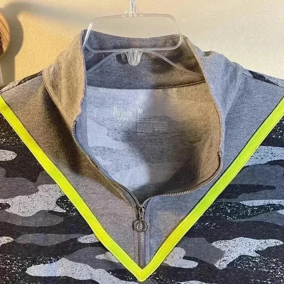 Flirtitude Active Gray Camo Workout Top Athleisure Jamestown Half Zip Sz M New - Picture 6 of 6